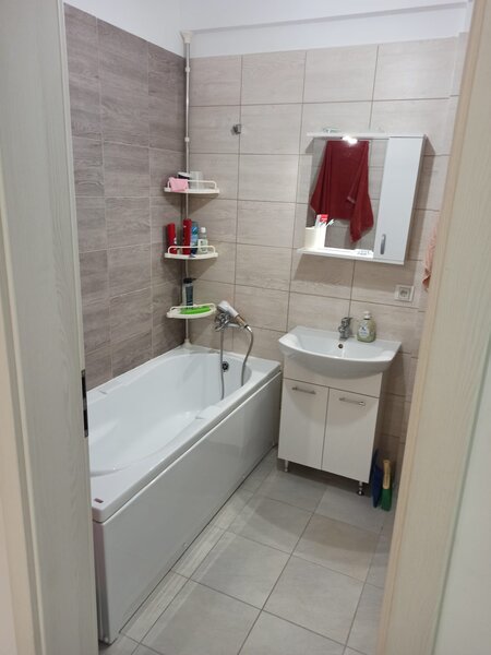 Biruintei 29, 2 cam. dec. mob. util., 65 mp (56+9), 15-20 min. metrou Leonida-Berceni.